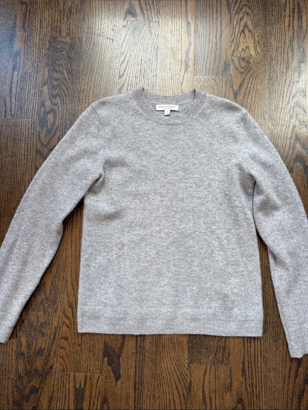 Banana Republic Cashmere women’s Gray Crewneck Cashmere Sweater